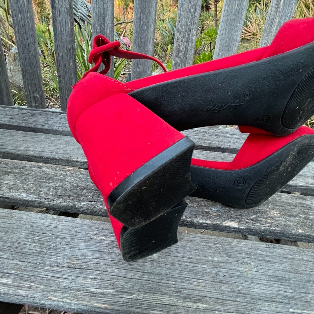 My Soft Women's Heel Ankle Strap Closed Toe New Red Chunky Shoes, Size 9 - Picture 10 of 15